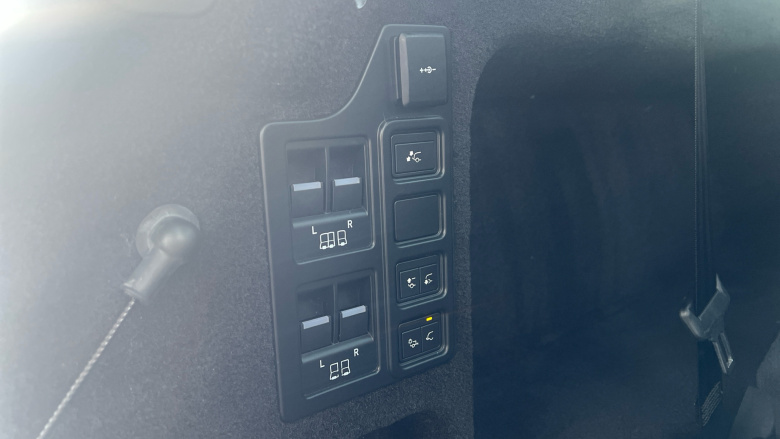 Land Rover Discovery 3.0 D300 R-Dynamic HSE 5dr Auto Diesel Station Wagon